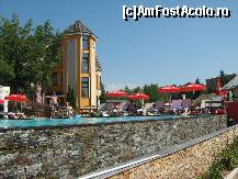 [P11] Asa curgea piscina cu apa dulce de-a lungul unui perete de caramizi. Se auzea pecum sunetul valurilor care se sparg.  » foto by DanielaPaduraru
 - 
<span class="allrVoted glyphicon glyphicon-heart hidden" id="av453841"></span>
<a class="m-l-10 hidden" id="sv453841" onclick="voting_Foto_DelVot(,453841,6943)" role="button">șterge vot <span class="glyphicon glyphicon-remove"></span></a>
<a id="v9453841" class=" c-red"  onclick="voting_Foto_SetVot(453841)" role="button"><span class="glyphicon glyphicon-heart-empty"></span> <b>LIKE</b> = Votează poza</a> <img class="hidden"  id="f453841W9" src="/imagini/loader.gif" border="0" /><span class="AjErrMes hidden" id="e453841ErM"></span>