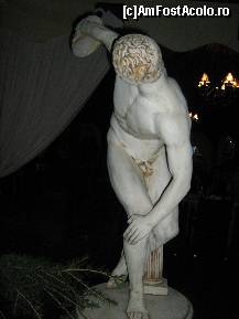 [P12] Statueta in curtea complexului.  » foto by DanielaPaduraru
 - 
<span class="allrVoted glyphicon glyphicon-heart hidden" id="av453842"></span>
<a class="m-l-10 hidden" id="sv453842" onclick="voting_Foto_DelVot(,453842,6943)" role="button">șterge vot <span class="glyphicon glyphicon-remove"></span></a>
<a id="v9453842" class=" c-red"  onclick="voting_Foto_SetVot(453842)" role="button"><span class="glyphicon glyphicon-heart-empty"></span> <b>LIKE</b> = Votează poza</a> <img class="hidden"  id="f453842W9" src="/imagini/loader.gif" border="0" /><span class="AjErrMes hidden" id="e453842ErM"></span>