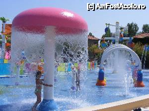 [P17] Splash park » foto by cossty
 - 
<span class="allrVoted glyphicon glyphicon-heart hidden" id="av460866"></span>
<a class="m-l-10 hidden" id="sv460866" onclick="voting_Foto_DelVot(,460866,6960)" role="button">șterge vot <span class="glyphicon glyphicon-remove"></span></a>
<a id="v9460866" class=" c-red"  onclick="voting_Foto_SetVot(460866)" role="button"><span class="glyphicon glyphicon-heart-empty"></span> <b>LIKE</b> = Votează poza</a> <img class="hidden"  id="f460866W9" src="/imagini/loader.gif" border="0" /><span class="AjErrMes hidden" id="e460866ErM"></span>