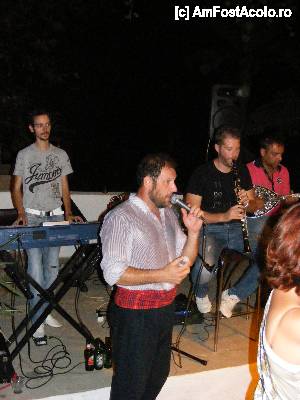 [P09] Seara greceasca (omul asta a facut tot spectacolul)  » foto by cossty
 - 
<span class="allrVoted glyphicon glyphicon-heart hidden" id="av460858"></span>
<a class="m-l-10 hidden" id="sv460858" onclick="voting_Foto_DelVot(,460858,6960)" role="button">șterge vot <span class="glyphicon glyphicon-remove"></span></a>
<a id="v9460858" class=" c-red"  onclick="voting_Foto_SetVot(460858)" role="button"><span class="glyphicon glyphicon-heart-empty"></span> <b>LIKE</b> = Votează poza</a> <img class="hidden"  id="f460858W9" src="/imagini/loader.gif" border="0" /><span class="AjErrMes hidden" id="e460858ErM"></span>