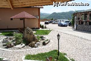 [P01] Sunt 3 zone de mese; restaurantul inchis - in dreapta fotografiei, zona din stanga fotografiei unde se poate sta la o cafea sau cu un pahar de băutură;  » foto by timis
 - 
<span class="allrVoted glyphicon glyphicon-heart hidden" id="av426114"></span>
<a class="m-l-10 hidden" id="sv426114" onclick="voting_Foto_DelVot(,426114,6972)" role="button">șterge vot <span class="glyphicon glyphicon-remove"></span></a>
<a id="v9426114" class=" c-red"  onclick="voting_Foto_SetVot(426114)" role="button"><span class="glyphicon glyphicon-heart-empty"></span> <b>LIKE</b> = Votează poza</a> <img class="hidden"  id="f426114W9" src="/imagini/loader.gif" border="0" /><span class="AjErrMes hidden" id="e426114ErM"></span>