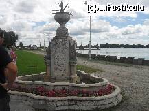 [P06] Monument ridicat pe malul lacului,in care aminteste cat de veche este staiunea,din 1690,in 2 limbi:maghiara si sarba. » foto by georgiana
 - 
<span class="allrVoted glyphicon glyphicon-heart hidden" id="av117601"></span>
<a class="m-l-10 hidden" id="sv117601" onclick="voting_Foto_DelVot(,117601,6986)" role="button">șterge vot <span class="glyphicon glyphicon-remove"></span></a>
<a id="v9117601" class=" c-red"  onclick="voting_Foto_SetVot(117601)" role="button"><span class="glyphicon glyphicon-heart-empty"></span> <b>LIKE</b> = Votează poza</a> <img class="hidden"  id="f117601W9" src="/imagini/loader.gif" border="0" /><span class="AjErrMes hidden" id="e117601ErM"></span>