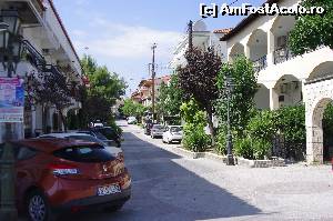 [P20] Ziua, străzile sunt aproape pustii. Atunci puteam vedea frumuseţea Kallitheii. Seara, balamucul omni-prezent şi mărfurile, aceleaşi de ani buni, scoase în stradă, strică tot...  » foto by cher-cher
 - 
<span class="allrVoted glyphicon glyphicon-heart hidden" id="av527171"></span>
<a class="m-l-10 hidden" id="sv527171" onclick="voting_Foto_DelVot(,527171,7004)" role="button">șterge vot <span class="glyphicon glyphicon-remove"></span></a>
<a id="v9527171" class=" c-red"  onclick="voting_Foto_SetVot(527171)" role="button"><span class="glyphicon glyphicon-heart-empty"></span> <b>LIKE</b> = Votează poza</a> <img class="hidden"  id="f527171W9" src="/imagini/loader.gif" border="0" /><span class="AjErrMes hidden" id="e527171ErM"></span>