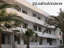 [P06] Hotelul la care se vede tamplaria inlocuita ramanand zugravit pe exterior la data de 29 martie 2012 » foto by dangalateanul
 - 
<span class="allrVoted glyphicon glyphicon-heart hidden" id="av313708"></span>
<a class="m-l-10 hidden" id="sv313708" onclick="voting_Foto_DelVot(,313708,7004)" role="button">șterge vot <span class="glyphicon glyphicon-remove"></span></a>
<a id="v9313708" class=" c-red"  onclick="voting_Foto_SetVot(313708)" role="button"><span class="glyphicon glyphicon-heart-empty"></span> <b>LIKE</b> = Votează poza</a> <img class="hidden"  id="f313708W9" src="/imagini/loader.gif" border="0" /><span class="AjErrMes hidden" id="e313708ErM"></span>