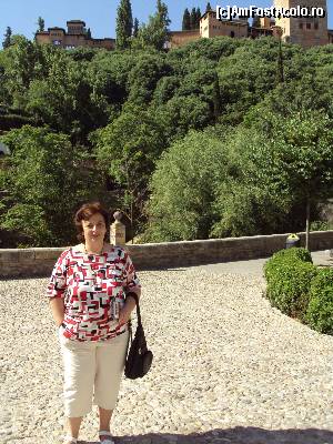 [P31] Paseo de los Tristes - locul pe unde treceau pe vremuri cortegiile funerare în drum spre cimitir; în fundal se vede Alhambra » foto by Carmen Ion
 - 
<span class="allrVoted glyphicon glyphicon-heart hidden" id="av608583"></span>
<a class="m-l-10 hidden" id="sv608583" onclick="voting_Foto_DelVot(,608583,7020)" role="button">șterge vot <span class="glyphicon glyphicon-remove"></span></a>
<a id="v9608583" class=" c-red"  onclick="voting_Foto_SetVot(608583)" role="button"><span class="glyphicon glyphicon-heart-empty"></span> <b>LIKE</b> = Votează poza</a> <img class="hidden"  id="f608583W9" src="/imagini/loader.gif" border="0" /><span class="AjErrMes hidden" id="e608583ErM"></span>