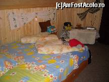 [P05] una din camerele din apartamentul de la mansarda » foto by UiteUnPaiRoz
 - 
<span class="allrVoted glyphicon glyphicon-heart hidden" id="av118952"></span>
<a class="m-l-10 hidden" id="sv118952" onclick="voting_Foto_DelVot(,118952,7023)" role="button">șterge vot <span class="glyphicon glyphicon-remove"></span></a>
<a id="v9118952" class=" c-red"  onclick="voting_Foto_SetVot(118952)" role="button"><span class="glyphicon glyphicon-heart-empty"></span> <b>LIKE</b> = Votează poza</a> <img class="hidden"  id="f118952W9" src="/imagini/loader.gif" border="0" /><span class="AjErrMes hidden" id="e118952ErM"></span>