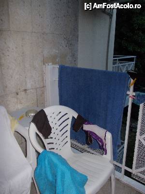 [P12] balconul mic mic... nu am avut nici un fel de sarma sa ne putem agata costumele la uscat, eu am avut carlige de acasa...  » foto by sempre
 - 
<span class="allrVoted glyphicon glyphicon-heart hidden" id="av467526"></span>
<a class="m-l-10 hidden" id="sv467526" onclick="voting_Foto_DelVot(,467526,7039)" role="button">șterge vot <span class="glyphicon glyphicon-remove"></span></a>
<a id="v9467526" class=" c-red"  onclick="voting_Foto_SetVot(467526)" role="button"><span class="glyphicon glyphicon-heart-empty"></span> <b>LIKE</b> = Votează poza</a> <img class="hidden"  id="f467526W9" src="/imagini/loader.gif" border="0" /><span class="AjErrMes hidden" id="e467526ErM"></span>