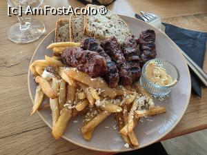 [P23] Restaurant Zarif - mici, muștar și cartofi prăjiți » foto by crismis
 - 
<span class="allrVoted glyphicon glyphicon-heart hidden" id="av1527066"></span>
<a class="m-l-10 hidden" id="sv1527066" onclick="voting_Foto_DelVot(,1527066,7051)" role="button">șterge vot <span class="glyphicon glyphicon-remove"></span></a>
<a id="v91527066" class=" c-red"  onclick="voting_Foto_SetVot(1527066)" role="button"><span class="glyphicon glyphicon-heart-empty"></span> <b>LIKE</b> = Votează poza</a> <img class="hidden"  id="f1527066W9" src="/imagini/loader.gif" border="0" /><span class="AjErrMes hidden" id="e1527066ErM"></span>