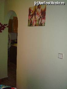 [P25] Holul de la intrare, se poate vedea intrarea in bucatarie » foto by pink_gabi*
 - 
<span class="allrVoted glyphicon glyphicon-heart hidden" id="av119867"></span>
<a class="m-l-10 hidden" id="sv119867" onclick="voting_Foto_DelVot(,119867,7054)" role="button">șterge vot <span class="glyphicon glyphicon-remove"></span></a>
<a id="v9119867" class=" c-red"  onclick="voting_Foto_SetVot(119867)" role="button"><span class="glyphicon glyphicon-heart-empty"></span> <b>LIKE</b> = Votează poza</a> <img class="hidden"  id="f119867W9" src="/imagini/loader.gif" border="0" /><span class="AjErrMes hidden" id="e119867ErM"></span>