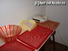 [P06] In bucatarie exista o masa cu patru scaune; se gaseste si un sandwich-maker » foto by pink_gabi*
 - 
<span class="allrVoted glyphicon glyphicon-heart hidden" id="av119828"></span>
<a class="m-l-10 hidden" id="sv119828" onclick="voting_Foto_DelVot(,119828,7054)" role="button">șterge vot <span class="glyphicon glyphicon-remove"></span></a>
<a id="v9119828" class=" c-red"  onclick="voting_Foto_SetVot(119828)" role="button"><span class="glyphicon glyphicon-heart-empty"></span> <b>LIKE</b> = Votează poza</a> <img class="hidden"  id="f119828W9" src="/imagini/loader.gif" border="0" /><span class="AjErrMes hidden" id="e119828ErM"></span>