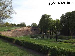 [P108] Cetatea Belgrad - ieșirea spre parcul Kalemegdan » foto by Dragoș_MD
 - 
<span class="allrVoted glyphicon glyphicon-heart hidden" id="av624226"></span>
<a class="m-l-10 hidden" id="sv624226" onclick="voting_Foto_DelVot(,624226,7062)" role="button">șterge vot <span class="glyphicon glyphicon-remove"></span></a>
<a id="v9624226" class=" c-red"  onclick="voting_Foto_SetVot(624226)" role="button"><span class="glyphicon glyphicon-heart-empty"></span> <b>LIKE</b> = Votează poza</a> <img class="hidden"  id="f624226W9" src="/imagini/loader.gif" border="0" /><span class="AjErrMes hidden" id="e624226ErM"></span>