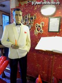 [P29] Restaurant Lorenzo & Kakalamba - Humphrey Bogart, proaspăt venit de pe platoul de filmare al 'Casablanca' pentru a ne zice Hello!  » foto by ariciu*
 - 
<span class="allrVoted glyphicon glyphicon-heart hidden" id="av469270"></span>
<a class="m-l-10 hidden" id="sv469270" onclick="voting_Foto_DelVot(,469270,7062)" role="button">șterge vot <span class="glyphicon glyphicon-remove"></span></a>
<a id="v9469270" class=" c-red"  onclick="voting_Foto_SetVot(469270)" role="button"><span class="glyphicon glyphicon-heart-empty"></span> <b>LIKE</b> = Votează poza</a> <img class="hidden"  id="f469270W9" src="/imagini/loader.gif" border="0" /><span class="AjErrMes hidden" id="e469270ErM"></span>