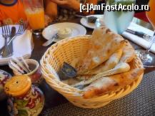 [P30] Restaurant Lorenzo & Kakalamba - Aperitivele servite de însuși Lorenzo: focaccia, pâinea aceea neagră delicioasă și crema de brânză, mmmm!  » foto by ariciu*
 - 
<span class="allrVoted glyphicon glyphicon-heart hidden" id="av469271"></span>
<a class="m-l-10 hidden" id="sv469271" onclick="voting_Foto_DelVot(,469271,7062)" role="button">șterge vot <span class="glyphicon glyphicon-remove"></span></a>
<a id="v9469271" class=" c-red"  onclick="voting_Foto_SetVot(469271)" role="button"><span class="glyphicon glyphicon-heart-empty"></span> <b>LIKE</b> = Votează poza</a> <img class="hidden"  id="f469271W9" src="/imagini/loader.gif" border="0" /><span class="AjErrMes hidden" id="e469271ErM"></span>