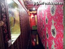 [P34] Restaurant Lorenzo & Kakalamba - holul dintre toaletele Bărbați - Femei. În stânga - centura de castitate pentru doamne, în capătul culoarului - cea pentru domni.  » foto by ariciu*
 - 
<span class="allrVoted glyphicon glyphicon-heart hidden" id="av469275"></span>
<a class="m-l-10 hidden" id="sv469275" onclick="voting_Foto_DelVot(,469275,7062)" role="button">șterge vot <span class="glyphicon glyphicon-remove"></span></a>
<a id="v9469275" class=" c-red"  onclick="voting_Foto_SetVot(469275)" role="button"><span class="glyphicon glyphicon-heart-empty"></span> <b>LIKE</b> = Votează poza</a> <img class="hidden"  id="f469275W9" src="/imagini/loader.gif" border="0" /><span class="AjErrMes hidden" id="e469275ErM"></span>