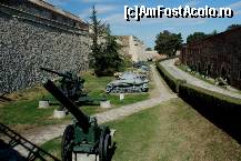 [P61] Parcul Kalemegdan - tunuri și tancuri în fostul șanț de apărare al fortăreței » foto by ariciu*
 - 
<span class="allrVoted glyphicon glyphicon-heart hidden" id="av469302"></span>
<a class="m-l-10 hidden" id="sv469302" onclick="voting_Foto_DelVot(,469302,7062)" role="button">șterge vot <span class="glyphicon glyphicon-remove"></span></a>
<a id="v9469302" class=" c-red"  onclick="voting_Foto_SetVot(469302)" role="button"><span class="glyphicon glyphicon-heart-empty"></span> <b>LIKE</b> = Votează poza</a> <img class="hidden"  id="f469302W9" src="/imagini/loader.gif" border="0" /><span class="AjErrMes hidden" id="e469302ErM"></span>