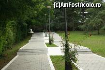 [P90] Intrarea în complexul Muzeului de Istorie Iugoslavă - spre mausoleul lui Tito » foto by ariciu*
 - 
<span class="allrVoted glyphicon glyphicon-heart hidden" id="av469331"></span>
<a class="m-l-10 hidden" id="sv469331" onclick="voting_Foto_DelVot(,469331,7062)" role="button">șterge vot <span class="glyphicon glyphicon-remove"></span></a>
<a id="v9469331" class=" c-red"  onclick="voting_Foto_SetVot(469331)" role="button"><span class="glyphicon glyphicon-heart-empty"></span> <b>LIKE</b> = Votează poza</a> <img class="hidden"  id="f469331W9" src="/imagini/loader.gif" border="0" /><span class="AjErrMes hidden" id="e469331ErM"></span>
