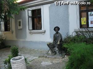 [P03] și statuile se odihnesc pe strada Skadarlija :) » foto by kiwivik
 - 
<span class="allrVoted glyphicon glyphicon-heart hidden" id="av530362"></span>
<a class="m-l-10 hidden" id="sv530362" onclick="voting_Foto_DelVot(,530362,7062)" role="button">șterge vot <span class="glyphicon glyphicon-remove"></span></a>
<a id="v9530362" class=" c-red"  onclick="voting_Foto_SetVot(530362)" role="button"><span class="glyphicon glyphicon-heart-empty"></span> <b>LIKE</b> = Votează poza</a> <img class="hidden"  id="f530362W9" src="/imagini/loader.gif" border="0" /><span class="AjErrMes hidden" id="e530362ErM"></span>