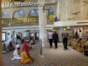 [P21] Gurdwara Bangla Sahib,interior » foto by AZE
 - 
<span class="allrVoted glyphicon glyphicon-heart hidden" id="av1426647"></span>
<a class="m-l-10 hidden" id="sv1426647" onclick="voting_Foto_DelVot(,1426647,7091)" role="button">șterge vot <span class="glyphicon glyphicon-remove"></span></a>
<a id="v91426647" class=" c-red"  onclick="voting_Foto_SetVot(1426647)" role="button"><span class="glyphicon glyphicon-heart-empty"></span> <b>LIKE</b> = Votează poza</a> <img class="hidden"  id="f1426647W9" src="/imagini/loader.gif" border="0" /><span class="AjErrMes hidden" id="e1426647ErM"></span>
