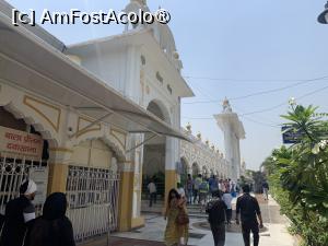 [P06] Gurdwara Bangla Sahib,spre intrare » foto by AZE
 - 
<span class="allrVoted glyphicon glyphicon-heart hidden" id="av1426632"></span>
<a class="m-l-10 hidden" id="sv1426632" onclick="voting_Foto_DelVot(,1426632,7091)" role="button">șterge vot <span class="glyphicon glyphicon-remove"></span></a>
<a id="v91426632" class=" c-red"  onclick="voting_Foto_SetVot(1426632)" role="button"><span class="glyphicon glyphicon-heart-empty"></span> <b>LIKE</b> = Votează poza</a> <img class="hidden"  id="f1426632W9" src="/imagini/loader.gif" border="0" /><span class="AjErrMes hidden" id="e1426632ErM"></span>