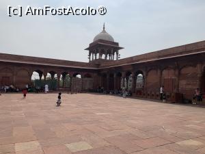 [P34] Moscheea Jama Masjid,curte » foto by AZE
 - 
<span class="allrVoted glyphicon glyphicon-heart hidden" id="av1430336"></span>
<a class="m-l-10 hidden" id="sv1430336" onclick="voting_Foto_DelVot(,1430336,7091)" role="button">șterge vot <span class="glyphicon glyphicon-remove"></span></a>
<a id="v91430336" class=" c-red"  onclick="voting_Foto_SetVot(1430336)" role="button"><span class="glyphicon glyphicon-heart-empty"></span> <b>LIKE</b> = Votează poza</a> <img class="hidden"  id="f1430336W9" src="/imagini/loader.gif" border="0" /><span class="AjErrMes hidden" id="e1430336ErM"></span>