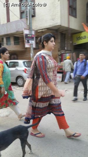 [P03] Spectacolul străzii din Vechiul Delhi.  » foto by glcitizen
 - 
<span class="allrVoted glyphicon glyphicon-heart hidden" id="av846976"></span>
<a class="m-l-10 hidden" id="sv846976" onclick="voting_Foto_DelVot(,846976,7091)" role="button">șterge vot <span class="glyphicon glyphicon-remove"></span></a>
<a id="v9846976" class=" c-red"  onclick="voting_Foto_SetVot(846976)" role="button"><span class="glyphicon glyphicon-heart-empty"></span> <b>LIKE</b> = Votează poza</a> <img class="hidden"  id="f846976W9" src="/imagini/loader.gif" border="0" /><span class="AjErrMes hidden" id="e846976ErM"></span>