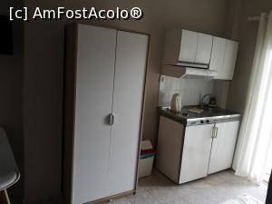 [P03] Dulap nouț și chicineta veche.  » foto by fra
 - 
<span class="allrVoted glyphicon glyphicon-heart hidden" id="av1131425"></span>
<a class="m-l-10 hidden" id="sv1131425" onclick="voting_Foto_DelVot(,1131425,7102)" role="button">șterge vot <span class="glyphicon glyphicon-remove"></span></a>
<a id="v91131425" class=" c-red"  onclick="voting_Foto_SetVot(1131425)" role="button"><span class="glyphicon glyphicon-heart-empty"></span> <b>LIKE</b> = Votează poza</a> <img class="hidden"  id="f1131425W9" src="/imagini/loader.gif" border="0" /><span class="AjErrMes hidden" id="e1131425ErM"></span>