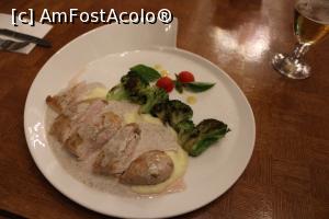 [P07] Burgas, Rose Restaurant, Puiul cu trufe, mai precis piept de pui rulat și feliat » foto by mprofeanu
 - 
<span class="allrVoted glyphicon glyphicon-heart hidden" id="av1204721"></span>
<a class="m-l-10 hidden" id="sv1204721" onclick="voting_Foto_DelVot(,1204721,7131)" role="button">șterge vot <span class="glyphicon glyphicon-remove"></span></a>
<a id="v91204721" class=" c-red"  onclick="voting_Foto_SetVot(1204721)" role="button"><span class="glyphicon glyphicon-heart-empty"></span> <b>LIKE</b> = Votează poza</a> <img class="hidden"  id="f1204721W9" src="/imagini/loader.gif" border="0" /><span class="AjErrMes hidden" id="e1204721ErM"></span>