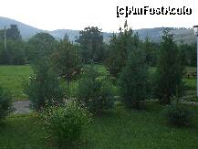 [P13] Centrul curtii imense, cu braduti, iar in spate se zaresc si cateva banci pe care puteai sta relaxat sa admiri stelele seara. » foto by mahtobleyla*
 - 
<span class="allrVoted glyphicon glyphicon-heart hidden" id="av167174"></span>
<a class="m-l-10 hidden" id="sv167174" onclick="voting_Foto_DelVot(,167174,7145)" role="button">șterge vot <span class="glyphicon glyphicon-remove"></span></a>
<a id="v9167174" class=" c-red"  onclick="voting_Foto_SetVot(167174)" role="button"><span class="glyphicon glyphicon-heart-empty"></span> <b>LIKE</b> = Votează poza</a> <img class="hidden"  id="f167174W9" src="/imagini/loader.gif" border="0" /><span class="AjErrMes hidden" id="e167174ErM"></span>
