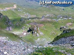 [P44] Transalpina acum, în multe imagini și puține cuvinte - La popasul turistic, de cealaltă parte a drumului; distingeți ochiul de apă?!  » foto by Lyssys
 - 
<span class="allrVoted glyphicon glyphicon-heart hidden" id="av636519"></span>
<a class="m-l-10 hidden" id="sv636519" onclick="voting_Foto_DelVot(,636519,7149)" role="button">șterge vot <span class="glyphicon glyphicon-remove"></span></a>
<a id="v9636519" class=" c-red"  onclick="voting_Foto_SetVot(636519)" role="button"><span class="glyphicon glyphicon-heart-empty"></span> <b>LIKE</b> = Votează poza</a> <img class="hidden"  id="f636519W9" src="/imagini/loader.gif" border="0" /><span class="AjErrMes hidden" id="e636519ErM"></span>