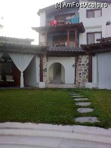 [P32] Partea dinspre piscina a unei maisonette... In centru este intrarea care urcă la cel mai înalt nivel al hotelului şi se poate vedea întreaga proprietate » foto by Aeerdna*
 - 
<span class="allrVoted glyphicon glyphicon-heart hidden" id="av216950"></span>
<a class="m-l-10 hidden" id="sv216950" onclick="voting_Foto_DelVot(,216950,7150)" role="button">șterge vot <span class="glyphicon glyphicon-remove"></span></a>
<a id="v9216950" class=" c-red"  onclick="voting_Foto_SetVot(216950)" role="button"><span class="glyphicon glyphicon-heart-empty"></span> <b>LIKE</b> = Votează poza</a> <img class="hidden"  id="f216950W9" src="/imagini/loader.gif" border="0" /><span class="AjErrMes hidden" id="e216950ErM"></span>