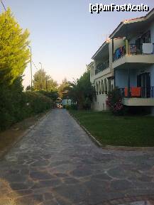 [P53] Alee care leagă maisonettele cu camerele duble... spre ieşire din hotel » foto by Aeerdna*
 - 
<span class="allrVoted glyphicon glyphicon-heart hidden" id="av217104"></span>
<a class="m-l-10 hidden" id="sv217104" onclick="voting_Foto_DelVot(,217104,7150)" role="button">șterge vot <span class="glyphicon glyphicon-remove"></span></a>
<a id="v9217104" class=" c-red"  onclick="voting_Foto_SetVot(217104)" role="button"><span class="glyphicon glyphicon-heart-empty"></span> <b>LIKE</b> = Votează poza</a> <img class="hidden"  id="f217104W9" src="/imagini/loader.gif" border="0" /><span class="AjErrMes hidden" id="e217104ErM"></span>