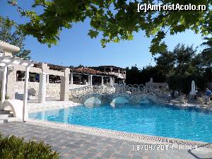 [P04] Una dintre cele trei piscine ale hotelului și taverna alăturată » foto by Alina53
 - 
<span class="allrVoted glyphicon glyphicon-heart hidden" id="av581979"></span>
<a class="m-l-10 hidden" id="sv581979" onclick="voting_Foto_DelVot(,581979,7150)" role="button">șterge vot <span class="glyphicon glyphicon-remove"></span></a>
<a id="v9581979" class=" c-red"  onclick="voting_Foto_SetVot(581979)" role="button"><span class="glyphicon glyphicon-heart-empty"></span> <b>LIKE</b> = Votează poza</a> <img class="hidden"  id="f581979W9" src="/imagini/loader.gif" border="0" /><span class="AjErrMes hidden" id="e581979ErM"></span>