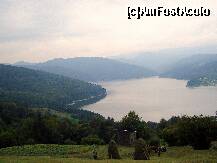 [P19] Lacul Izvorul Muntelui văzut dintr-un sat » foto by mirelopodu*
 - 
<span class="allrVoted glyphicon glyphicon-heart hidden" id="av130918"></span>
<a class="m-l-10 hidden" id="sv130918" onclick="voting_Foto_DelVot(,130918,7157)" role="button">șterge vot <span class="glyphicon glyphicon-remove"></span></a>
<a id="v9130918" class=" c-red"  onclick="voting_Foto_SetVot(130918)" role="button"><span class="glyphicon glyphicon-heart-empty"></span> <b>LIKE</b> = Votează poza</a> <img class="hidden"  id="f130918W9" src="/imagini/loader.gif" border="0" /><span class="AjErrMes hidden" id="e130918ErM"></span>