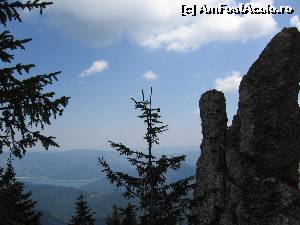 [P04] Cușma Dorobanțului și lacul Bicaz » foto by Rofri
 - 
<span class="allrVoted glyphicon glyphicon-heart hidden" id="av646230"></span>
<a class="m-l-10 hidden" id="sv646230" onclick="voting_Foto_DelVot(,646230,7157)" role="button">șterge vot <span class="glyphicon glyphicon-remove"></span></a>
<a id="v9646230" class=" c-red"  onclick="voting_Foto_SetVot(646230)" role="button"><span class="glyphicon glyphicon-heart-empty"></span> <b>LIKE</b> = Votează poza</a> <img class="hidden"  id="f646230W9" src="/imagini/loader.gif" border="0" /><span class="AjErrMes hidden" id="e646230ErM"></span>