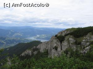 [P06] Lacul Bicaz, undeva, departe » foto by Rofri
 - 
<span class="allrVoted glyphicon glyphicon-heart hidden" id="av766432"></span>
<a class="m-l-10 hidden" id="sv766432" onclick="voting_Foto_DelVot(,766432,7157)" role="button">șterge vot <span class="glyphicon glyphicon-remove"></span></a>
<a id="v9766432" class=" c-red"  onclick="voting_Foto_SetVot(766432)" role="button"><span class="glyphicon glyphicon-heart-empty"></span> <b>LIKE</b> = Votează poza</a> <img class="hidden"  id="f766432W9" src="/imagini/loader.gif" border="0" /><span class="AjErrMes hidden" id="e766432ErM"></span>