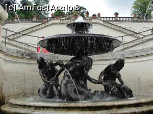 [P15] Castelul Linderhof - fântână » foto by RoxanaGRS
 - 
<span class="allrVoted glyphicon glyphicon-heart hidden" id="av923960"></span>
<a class="m-l-10 hidden" id="sv923960" onclick="voting_Foto_DelVot(,923960,7186)" role="button">șterge vot <span class="glyphicon glyphicon-remove"></span></a>
<a id="v9923960" class=" c-red"  onclick="voting_Foto_SetVot(923960)" role="button"><span class="glyphicon glyphicon-heart-empty"></span> <b>LIKE</b> = Votează poza</a> <img class="hidden"  id="f923960W9" src="/imagini/loader.gif" border="0" /><span class="AjErrMes hidden" id="e923960ErM"></span>