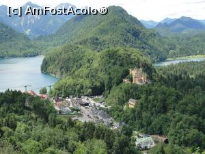 [P31] Castelul Hochenschwangau și orășelul adicent cu casa de bilete, restaurante, parcări etc.  » foto by RoxanaGRS
 - 
<span class="allrVoted glyphicon glyphicon-heart hidden" id="av924009"></span>
<a class="m-l-10 hidden" id="sv924009" onclick="voting_Foto_DelVot(,924009,7186)" role="button">șterge vot <span class="glyphicon glyphicon-remove"></span></a>
<a id="v9924009" class=" c-red"  onclick="voting_Foto_SetVot(924009)" role="button"><span class="glyphicon glyphicon-heart-empty"></span> <b>LIKE</b> = Votează poza</a> <img class="hidden"  id="f924009W9" src="/imagini/loader.gif" border="0" /><span class="AjErrMes hidden" id="e924009ErM"></span>