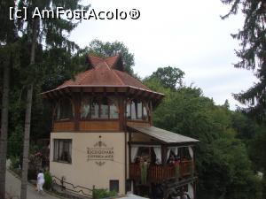[P01] Restaurantul Ciuperca mică (sau Kicsi gomba) din stațiunea Sovata. Se observă terasele exterioare cu vedere spre lacul Ursu.  » foto by Floryn81
 - 
<span class="allrVoted glyphicon glyphicon-heart hidden" id="av772816"></span>
<a class="m-l-10 hidden" id="sv772816" onclick="voting_Foto_DelVot(,772816,7201)" role="button">șterge vot <span class="glyphicon glyphicon-remove"></span></a>
<a id="v9772816" class=" c-red"  onclick="voting_Foto_SetVot(772816)" role="button"><span class="glyphicon glyphicon-heart-empty"></span> <b>LIKE</b> = Votează poza</a> <img class="hidden"  id="f772816W9" src="/imagini/loader.gif" border="0" /><span class="AjErrMes hidden" id="e772816ErM"></span>