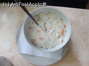 [P13] Porția de supă a la Ciuperca mică (o supă de pui cu ciuperci și tarhon); soția a fost mulțumită.  » foto by Floryn81
 - 
<span class="allrVoted glyphicon glyphicon-heart hidden" id="av772828"></span>
<a class="m-l-10 hidden" id="sv772828" onclick="voting_Foto_DelVot(,772828,7201)" role="button">șterge vot <span class="glyphicon glyphicon-remove"></span></a>
<a id="v9772828" class=" c-red"  onclick="voting_Foto_SetVot(772828)" role="button"><span class="glyphicon glyphicon-heart-empty"></span> <b>LIKE</b> = Votează poza</a> <img class="hidden"  id="f772828W9" src="/imagini/loader.gif" border="0" /><span class="AjErrMes hidden" id="e772828ErM"></span>
