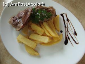 [P15] Ceafa de porc la grătar + cartofi prăjiți ca garnitură - porția nu a fost foarte mare, dar dăm nota 10 pentru prezentare.  » foto by Floryn81
 - 
<span class="allrVoted glyphicon glyphicon-heart hidden" id="av772830"></span>
<a class="m-l-10 hidden" id="sv772830" onclick="voting_Foto_DelVot(,772830,7201)" role="button">șterge vot <span class="glyphicon glyphicon-remove"></span></a>
<a id="v9772830" class=" c-red"  onclick="voting_Foto_SetVot(772830)" role="button"><span class="glyphicon glyphicon-heart-empty"></span> <b>LIKE</b> = Votează poza</a> <img class="hidden"  id="f772830W9" src="/imagini/loader.gif" border="0" /><span class="AjErrMes hidden" id="e772830ErM"></span>