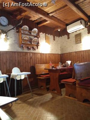 [P02] Pizzeria Szarvas (Cerbul) - Interior » foto by Dragoș_MD
 - 
<span class="allrVoted glyphicon glyphicon-heart hidden" id="av1274524"></span>
<a class="m-l-10 hidden" id="sv1274524" onclick="voting_Foto_DelVot(,1274524,7201)" role="button">șterge vot <span class="glyphicon glyphicon-remove"></span></a>
<a id="v91274524" class=" c-red"  onclick="voting_Foto_SetVot(1274524)" role="button"><span class="glyphicon glyphicon-heart-empty"></span> <b>LIKE</b> = Votează poza</a> <img class="hidden"  id="f1274524W9" src="/imagini/loader.gif" border="0" /><span class="AjErrMes hidden" id="e1274524ErM"></span>