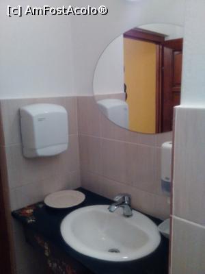 [P12] Toaleta » foto by dorgo
 - 
<span class="allrVoted glyphicon glyphicon-heart hidden" id="av841164"></span>
<a class="m-l-10 hidden" id="sv841164" onclick="voting_Foto_DelVot(,841164,7201)" role="button">șterge vot <span class="glyphicon glyphicon-remove"></span></a>
<a id="v9841164" class=" c-red"  onclick="voting_Foto_SetVot(841164)" role="button"><span class="glyphicon glyphicon-heart-empty"></span> <b>LIKE</b> = Votează poza</a> <img class="hidden"  id="f841164W9" src="/imagini/loader.gif" border="0" /><span class="AjErrMes hidden" id="e841164ErM"></span>