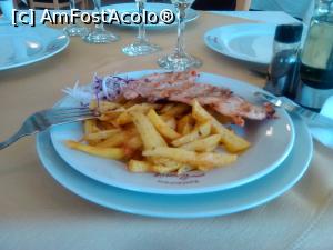 [P17] Un grill de pui cu cartofi prajiti la restaurantul Alunis » foto by dorgo
 - 
<span class="allrVoted glyphicon glyphicon-heart hidden" id="av841170"></span>
<a class="m-l-10 hidden" id="sv841170" onclick="voting_Foto_DelVot(,841170,7201)" role="button">șterge vot <span class="glyphicon glyphicon-remove"></span></a>
<a id="v9841170" class=" c-red"  onclick="voting_Foto_SetVot(841170)" role="button"><span class="glyphicon glyphicon-heart-empty"></span> <b>LIKE</b> = Votează poza</a> <img class="hidden"  id="f841170W9" src="/imagini/loader.gif" border="0" /><span class="AjErrMes hidden" id="e841170ErM"></span>