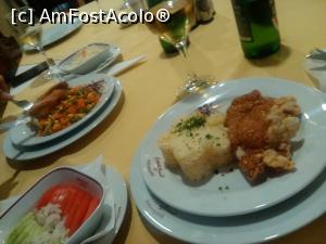 [P18] Alte mancaruri la aceasi restaurant, gordon bleu, cu garnitura de orez si legume » foto by dorgo
 - 
<span class="allrVoted glyphicon glyphicon-heart hidden" id="av841171"></span>
<a class="m-l-10 hidden" id="sv841171" onclick="voting_Foto_DelVot(,841171,7201)" role="button">șterge vot <span class="glyphicon glyphicon-remove"></span></a>
<a id="v9841171" class=" c-red"  onclick="voting_Foto_SetVot(841171)" role="button"><span class="glyphicon glyphicon-heart-empty"></span> <b>LIKE</b> = Votează poza</a> <img class="hidden"  id="f841171W9" src="/imagini/loader.gif" border="0" /><span class="AjErrMes hidden" id="e841171ErM"></span>