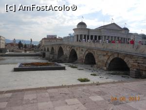 [P07] Skopje - Traversarea râului pe vechiul pod de piatră.  » foto by iulianic
 - 
<span class="allrVoted glyphicon glyphicon-heart hidden" id="av871994"></span>
<a class="m-l-10 hidden" id="sv871994" onclick="voting_Foto_DelVot(,871994,7202)" role="button">șterge vot <span class="glyphicon glyphicon-remove"></span></a>
<a id="v9871994" class=" c-red"  onclick="voting_Foto_SetVot(871994)" role="button"><span class="glyphicon glyphicon-heart-empty"></span> <b>LIKE</b> = Votează poza</a> <img class="hidden"  id="f871994W9" src="/imagini/loader.gif" border="0" /><span class="AjErrMes hidden" id="e871994ErM"></span>