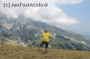 [P02] Eu în munții albanezi. Ce tricou am? :)  » foto by Locomotiva
 - 
<span class="allrVoted glyphicon glyphicon-heart hidden" id="av871178"></span>
<a class="m-l-10 hidden" id="sv871178" onclick="voting_Foto_DelVot(,871178,7202)" role="button">șterge vot <span class="glyphicon glyphicon-remove"></span></a>
<a id="v9871178" class=" c-red"  onclick="voting_Foto_SetVot(871178)" role="button"><span class="glyphicon glyphicon-heart-empty"></span> <b>LIKE</b> = Votează poza</a> <img class="hidden"  id="f871178W9" src="/imagini/loader.gif" border="0" /><span class="AjErrMes hidden" id="e871178ErM"></span>