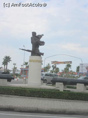 [P18] Statuie închinată eroismului » foto by Michi
 - 
<span class="allrVoted glyphicon glyphicon-heart hidden" id="av800075"></span>
<a class="m-l-10 hidden" id="sv800075" onclick="voting_Foto_DelVot(,800075,7202)" role="button">șterge vot <span class="glyphicon glyphicon-remove"></span></a>
<a id="v9800075" class=" c-red"  onclick="voting_Foto_SetVot(800075)" role="button"><span class="glyphicon glyphicon-heart-empty"></span> <b>LIKE</b> = Votează poza</a> <img class="hidden"  id="f800075W9" src="/imagini/loader.gif" border="0" /><span class="AjErrMes hidden" id="e800075ErM"></span>