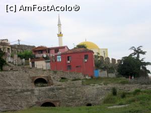 [P25] Moscheea veche şi amfiteatrul alături de locuinţe » foto by Michi
 - 
<span class="allrVoted glyphicon glyphicon-heart hidden" id="av800082"></span>
<a class="m-l-10 hidden" id="sv800082" onclick="voting_Foto_DelVot(,800082,7202)" role="button">șterge vot <span class="glyphicon glyphicon-remove"></span></a>
<a id="v9800082" class=" c-red"  onclick="voting_Foto_SetVot(800082)" role="button"><span class="glyphicon glyphicon-heart-empty"></span> <b>LIKE</b> = Votează poza</a> <img class="hidden"  id="f800082W9" src="/imagini/loader.gif" border="0" /><span class="AjErrMes hidden" id="e800082ErM"></span>