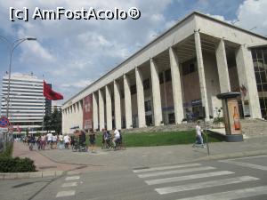 [P40] Clădire în piaţa Skanderbeg » foto by Michi
 - 
<span class="allrVoted glyphicon glyphicon-heart hidden" id="av800097"></span>
<a class="m-l-10 hidden" id="sv800097" onclick="voting_Foto_DelVot(,800097,7202)" role="button">șterge vot <span class="glyphicon glyphicon-remove"></span></a>
<a id="v9800097" class=" c-red"  onclick="voting_Foto_SetVot(800097)" role="button"><span class="glyphicon glyphicon-heart-empty"></span> <b>LIKE</b> = Votează poza</a> <img class="hidden"  id="f800097W9" src="/imagini/loader.gif" border="0" /><span class="AjErrMes hidden" id="e800097ErM"></span>