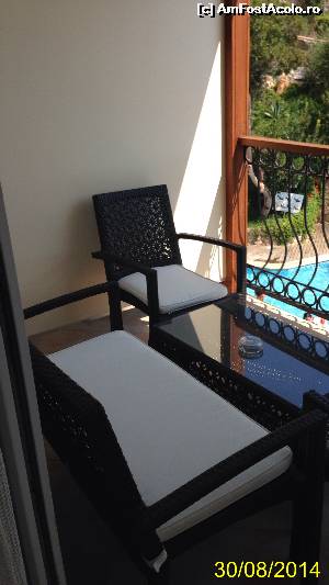 [P30] O parte din balcon, suficient de mare pentru o familie de 4 persoane.  » foto by Nasshu
 - 
<span class="allrVoted glyphicon glyphicon-heart hidden" id="av556699"></span>
<a class="m-l-10 hidden" id="sv556699" onclick="voting_Foto_DelVot(,556699,7207)" role="button">șterge vot <span class="glyphicon glyphicon-remove"></span></a>
<a id="v9556699" class=" c-red"  onclick="voting_Foto_SetVot(556699)" role="button"><span class="glyphicon glyphicon-heart-empty"></span> <b>LIKE</b> = Votează poza</a> <img class="hidden"  id="f556699W9" src="/imagini/loader.gif" border="0" /><span class="AjErrMes hidden" id="e556699ErM"></span>